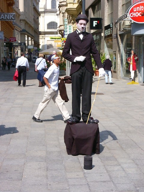 ../Images/MovingStatue-01.jpg